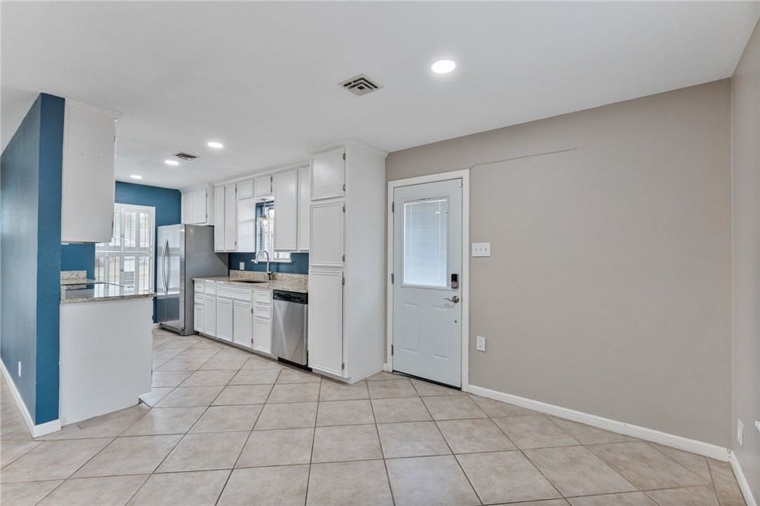 513 Greenway Drive - Photo 6 of 23