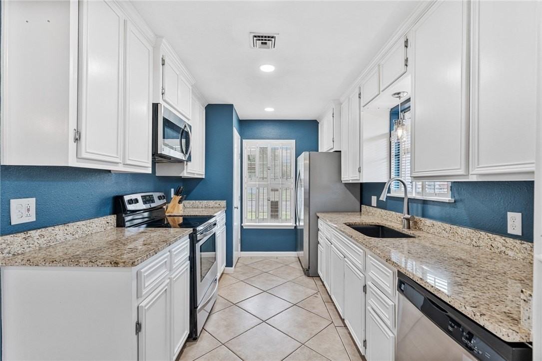 513 Greenway Drive - Photo 7 of 23