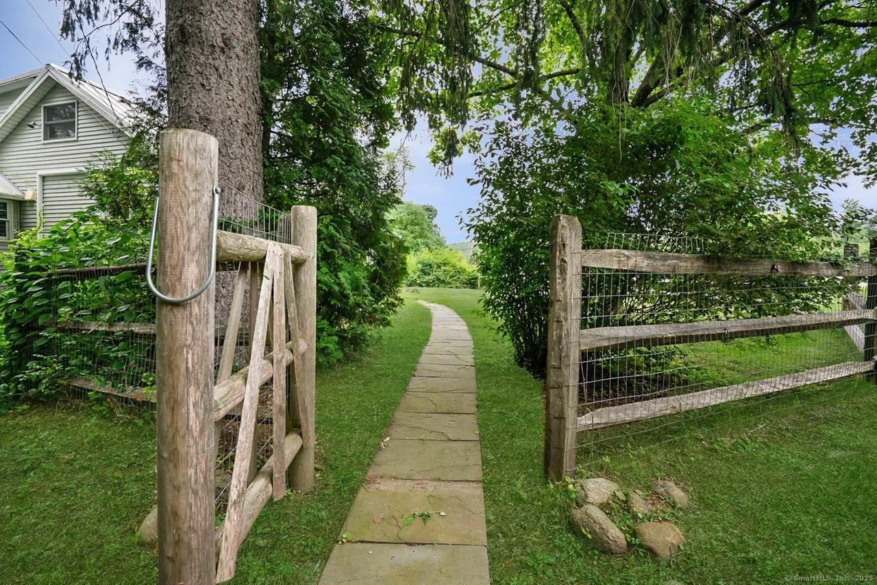 2 Valley Rd - Photo 3 of 32