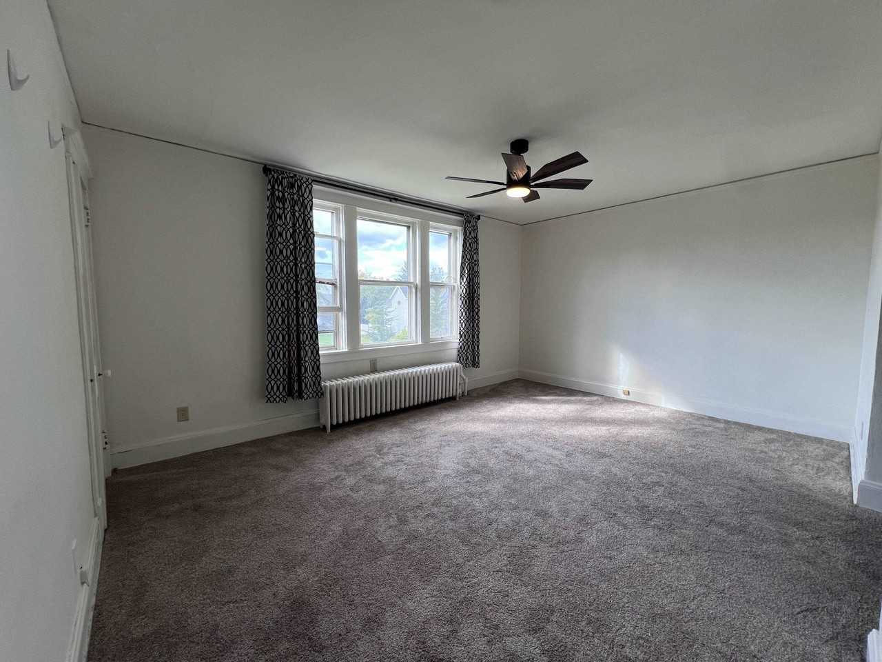 1822 1/2 John Ave - Photo 2 of 18