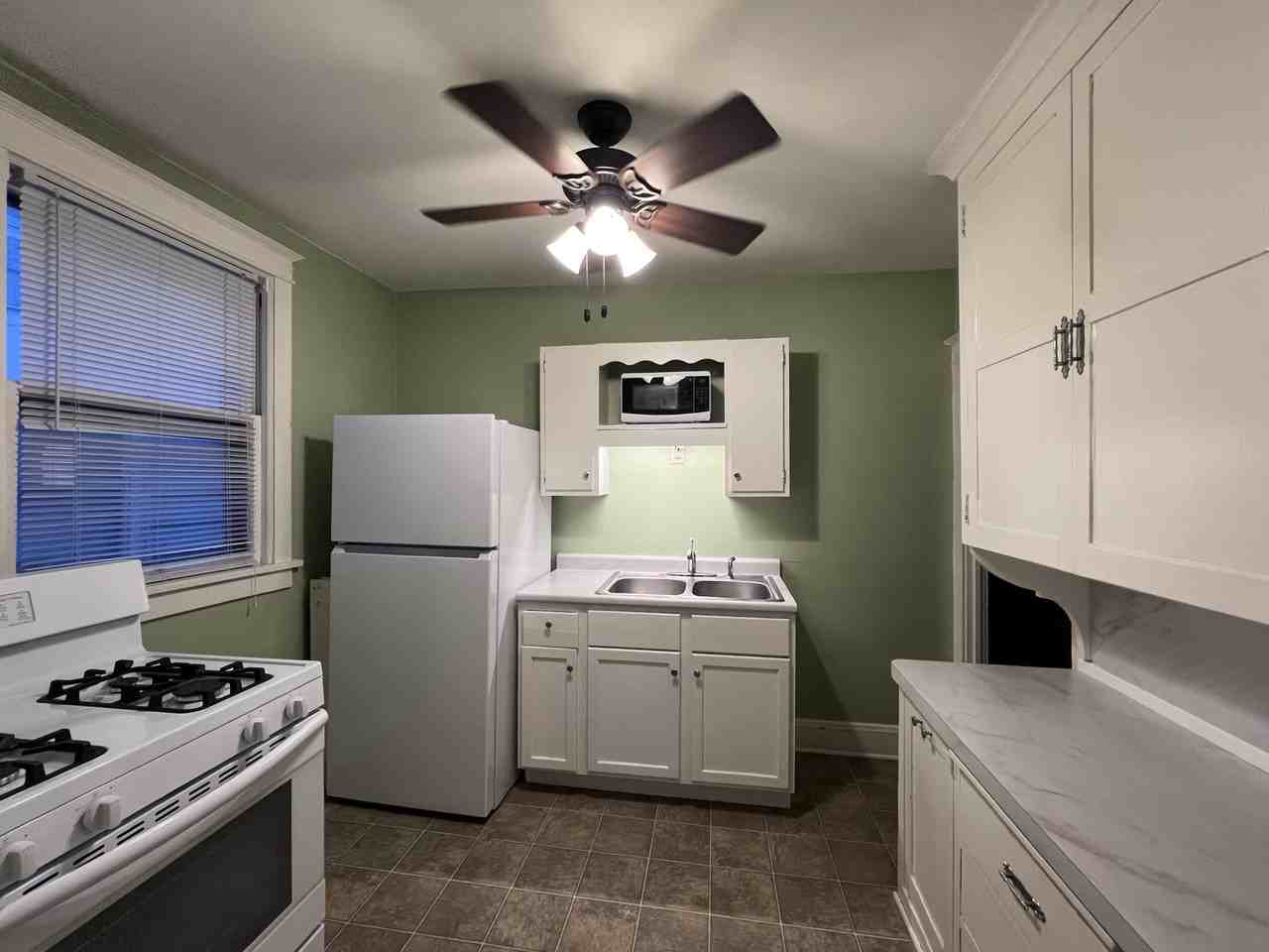 1822 1/2 John Ave - Photo 5 of 18