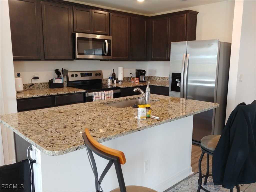 4204 Nw 39th St - Photo 5 of 18