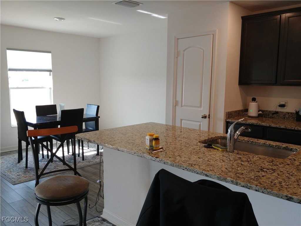 4204 Nw 39th St - Photo 7 of 18