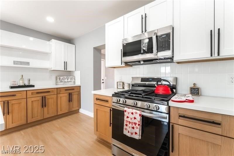 915 Melrose Dr - Photo 3 of 35