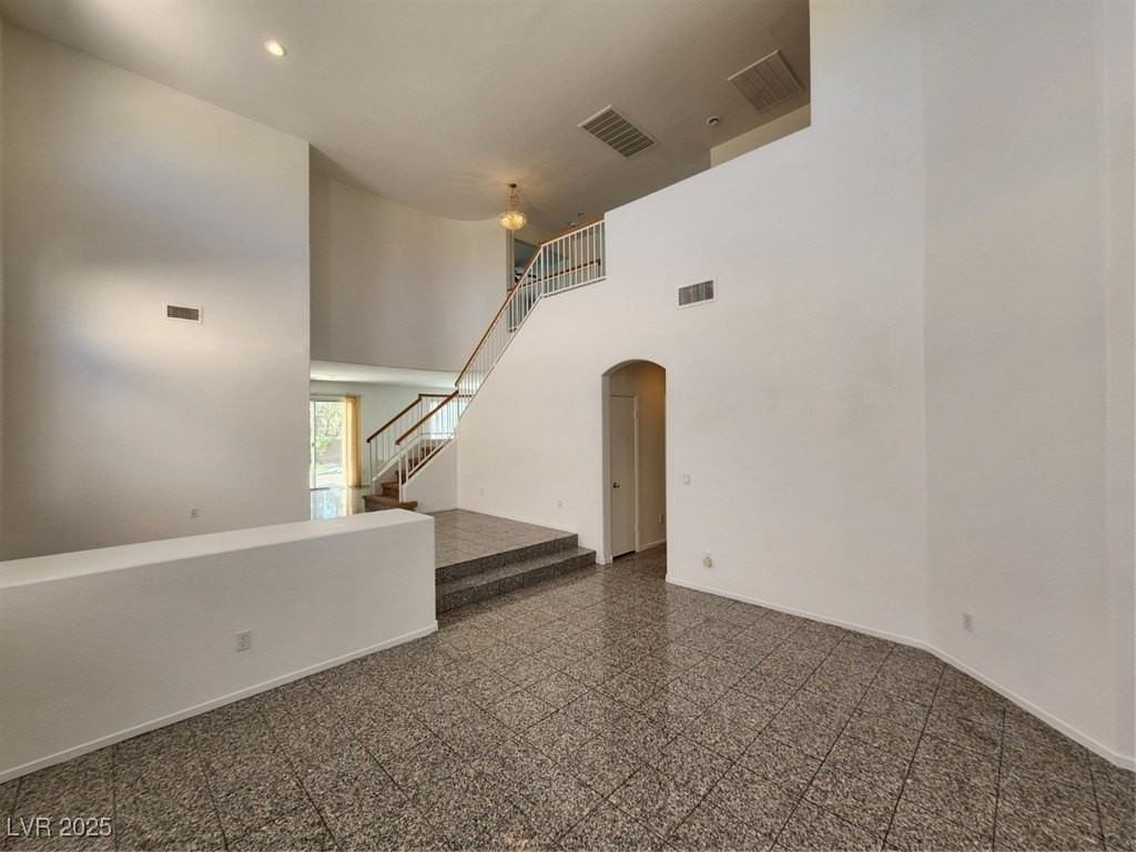 3240 Ridgecliff St - Photo 4 of 50