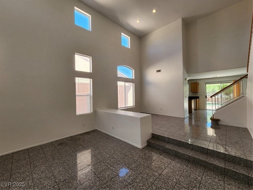 3240 Ridgecliff St - Photo 6 of 50