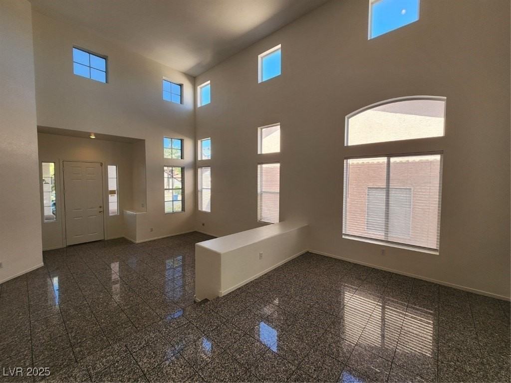 3240 Ridgecliff St - Photo 7 of 50