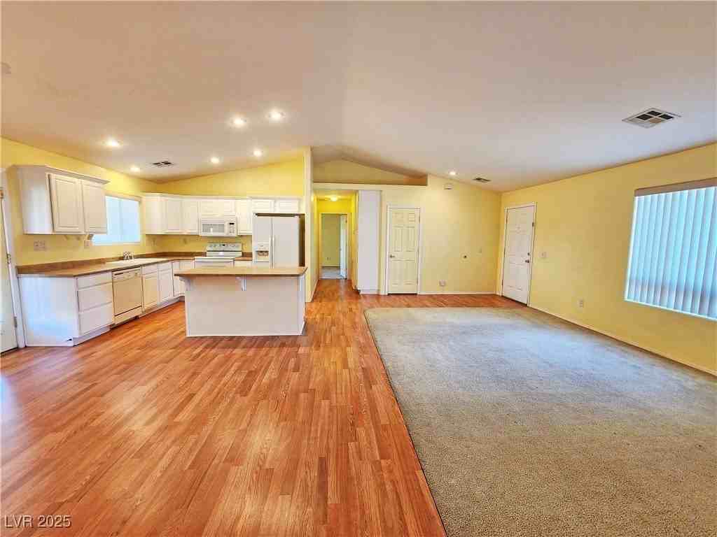 960 Lone Pine Rd - Photo 5 of 32