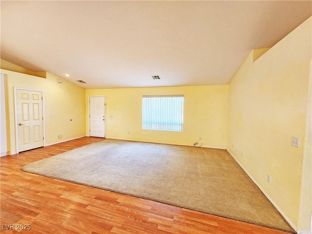 960 Lone Pine Rd - Photo 7 of 32