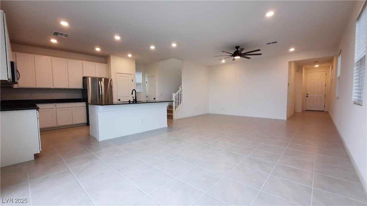 9084 Marigold Creek St - Photo 3 of 17