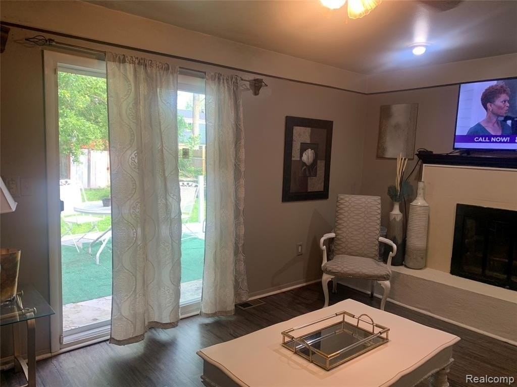 3955 Helen Ave - Photo 7 of 19