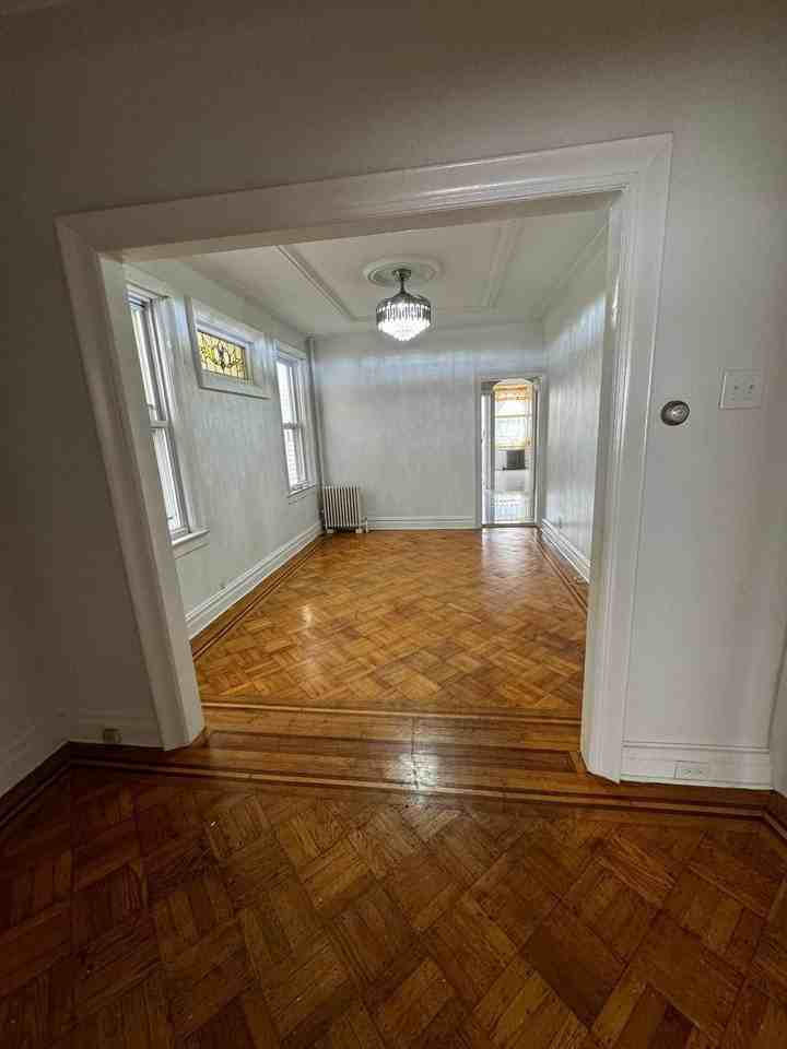 76 W 45th St - Photo 2 of 10