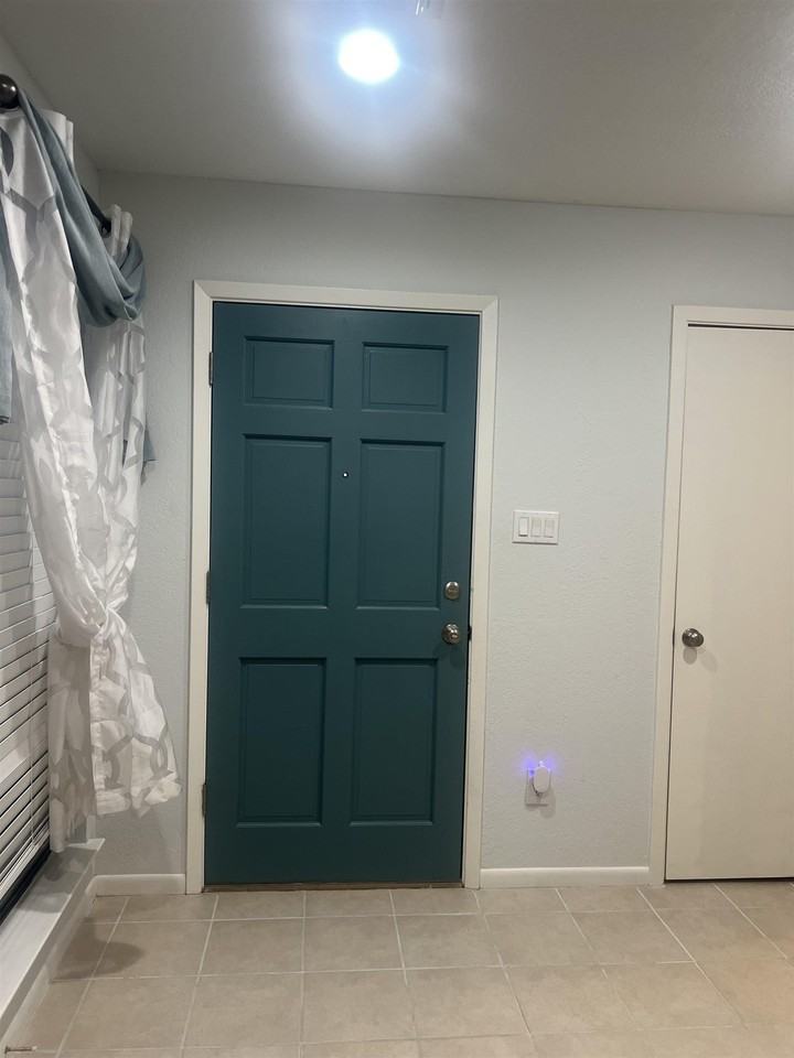 Crestview Dr #4 - Photo 5 of 26