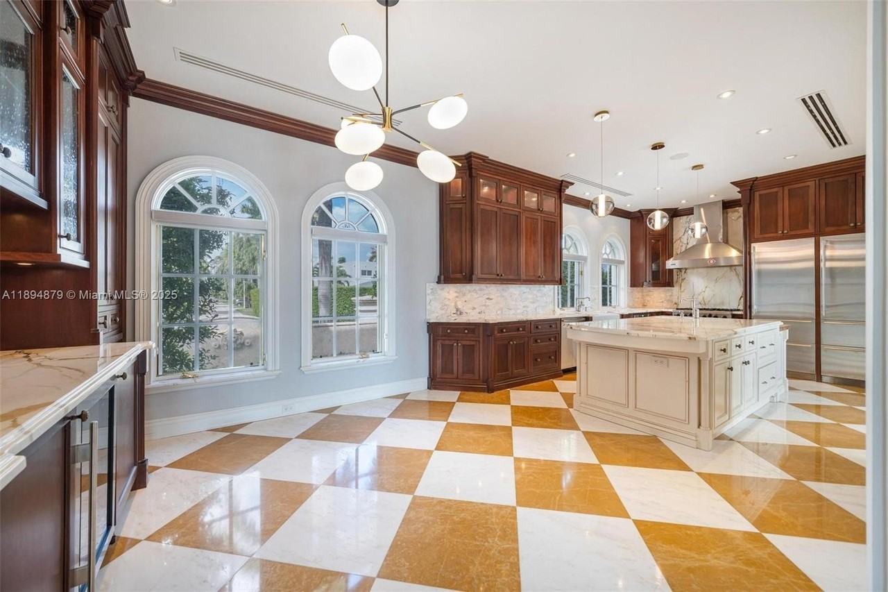 1331 Bay Terrace - Photo 4 of 50