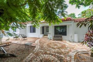 featured image of 870 Ne 82nd St #2