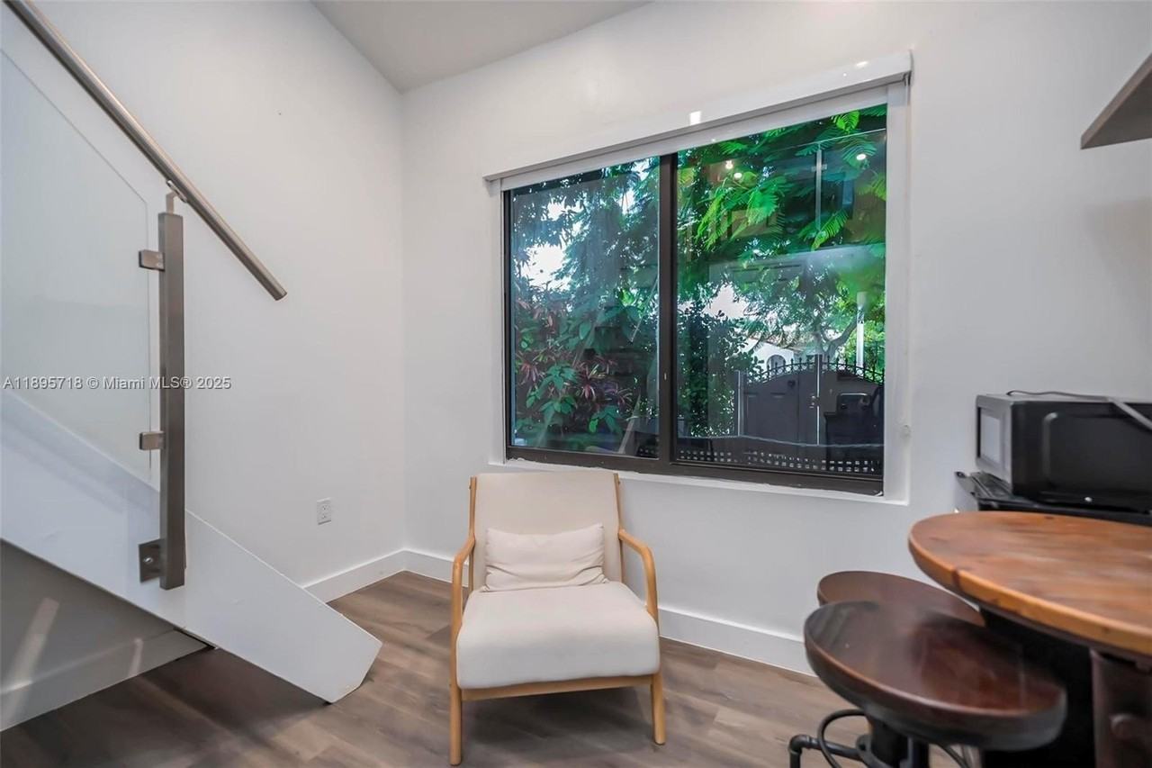 870 Ne 82nd St #2 - Photo 4 of 8