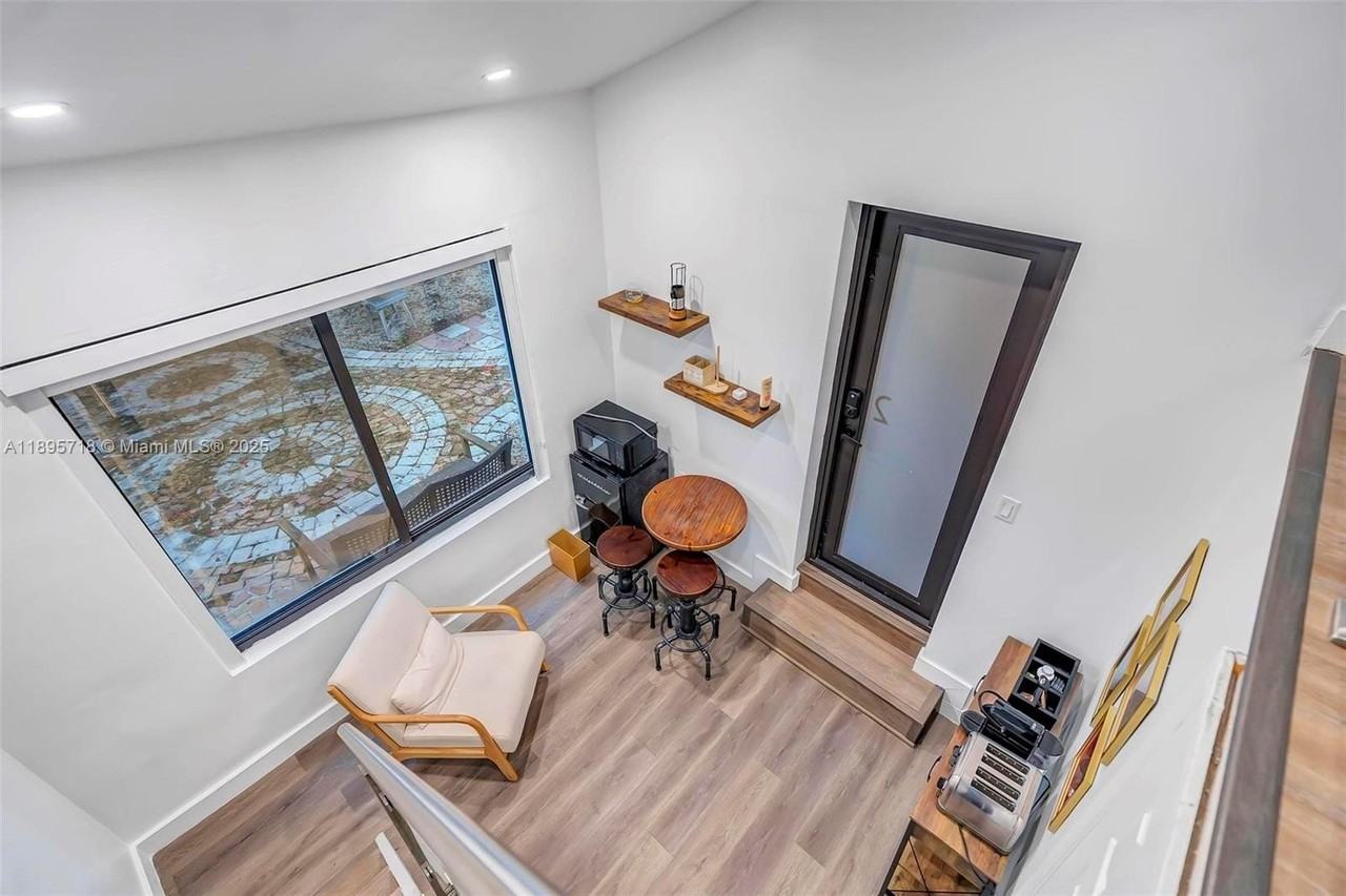 870 Ne 82nd St #2 - Photo 5 of 8