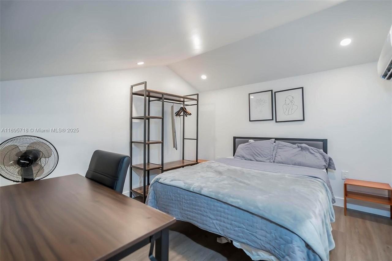 870 Ne 82nd St #2 - Photo 6 of 8