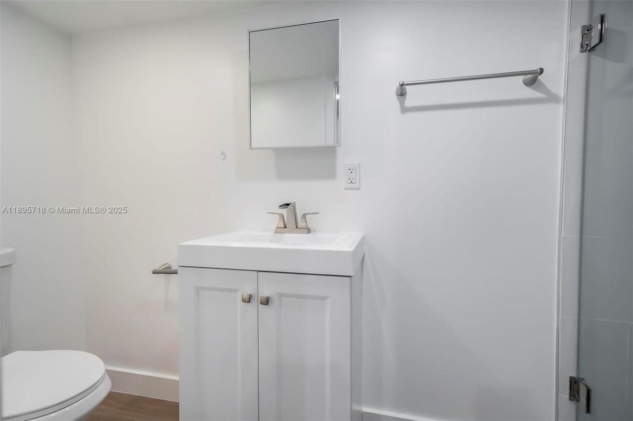 870 Ne 82nd St #2 - Photo 7 of 8