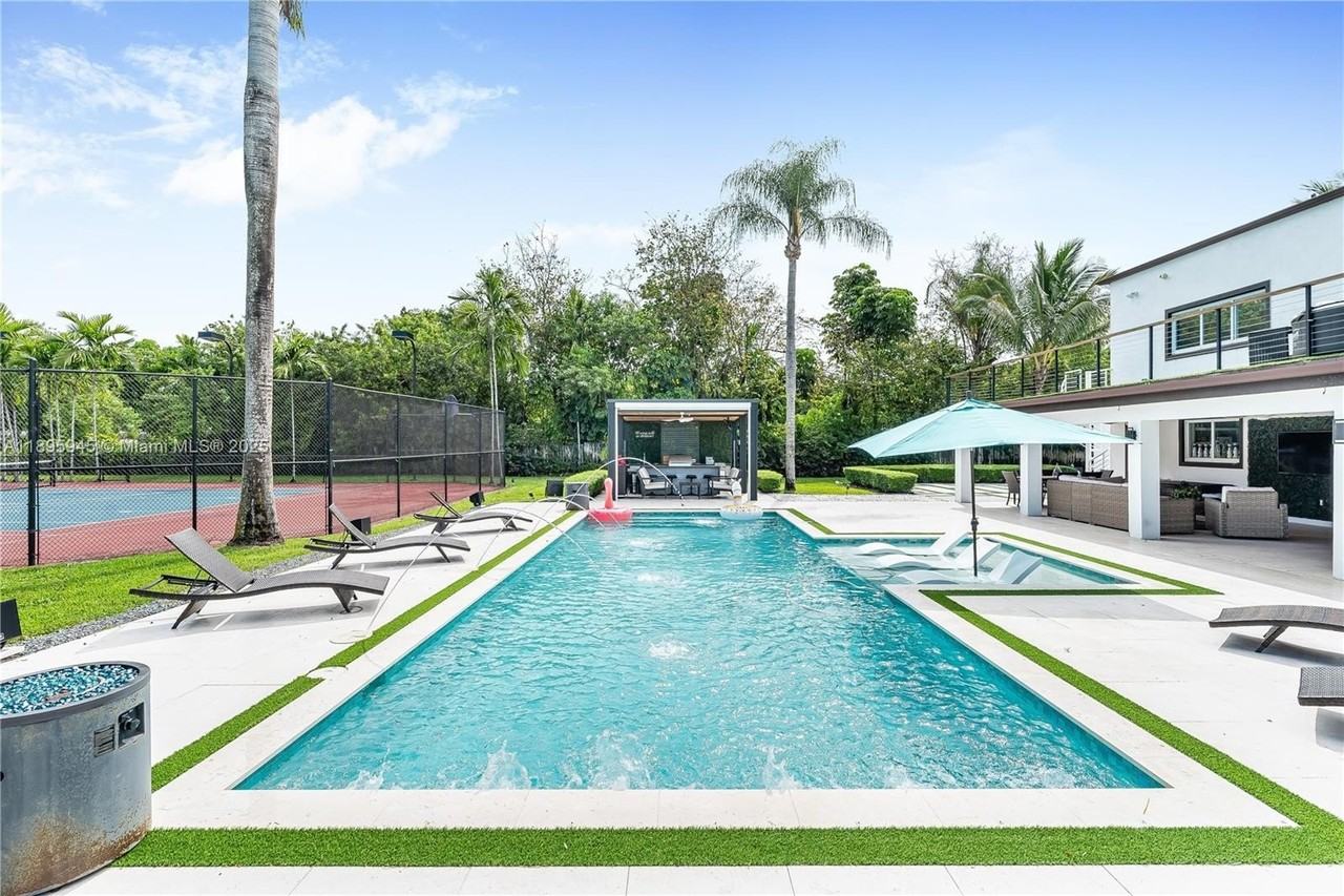 11531 Sw 93rd St - Photo 2 of 50