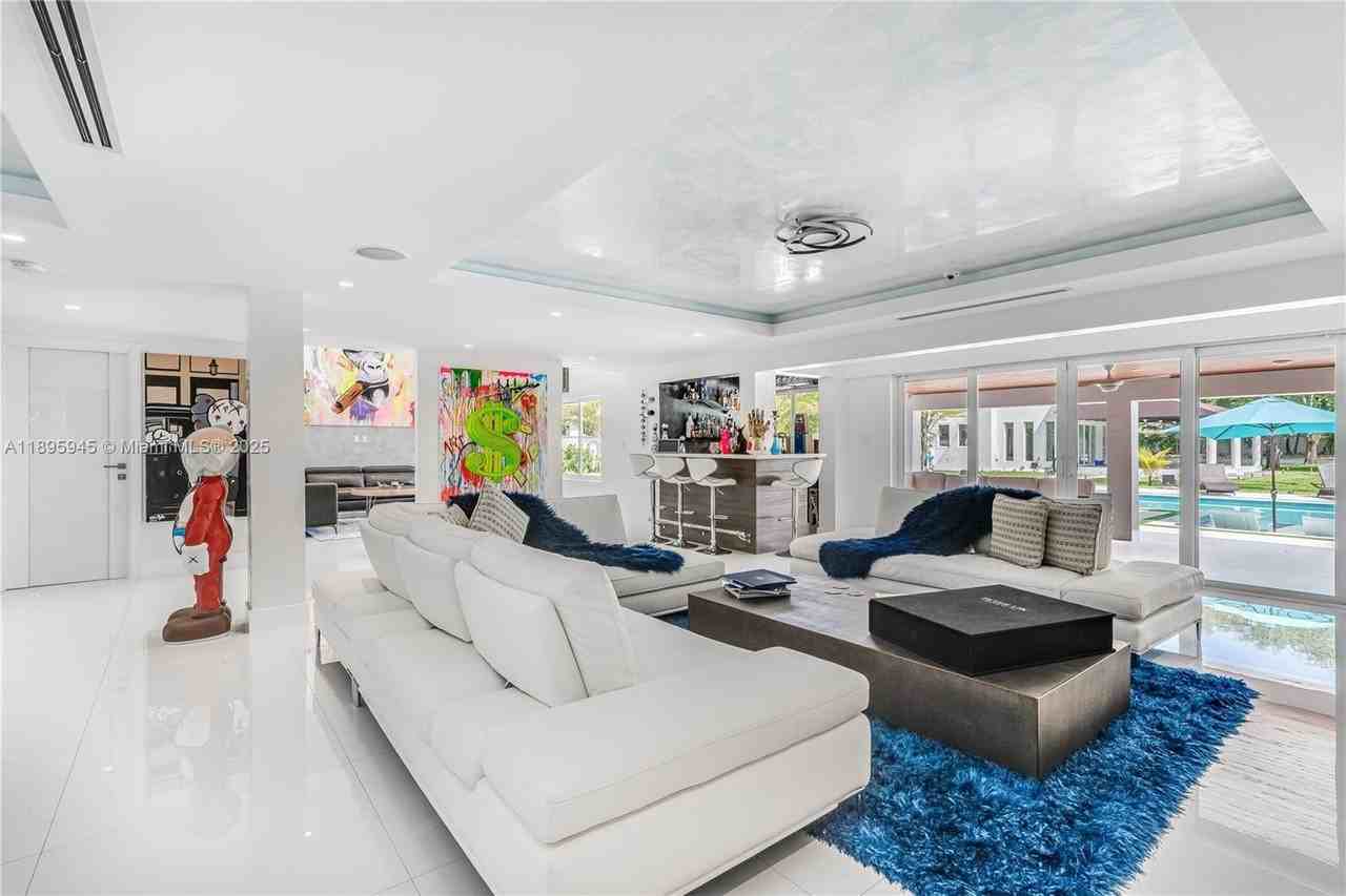 11531 Sw 93rd St - Photo 4 of 50