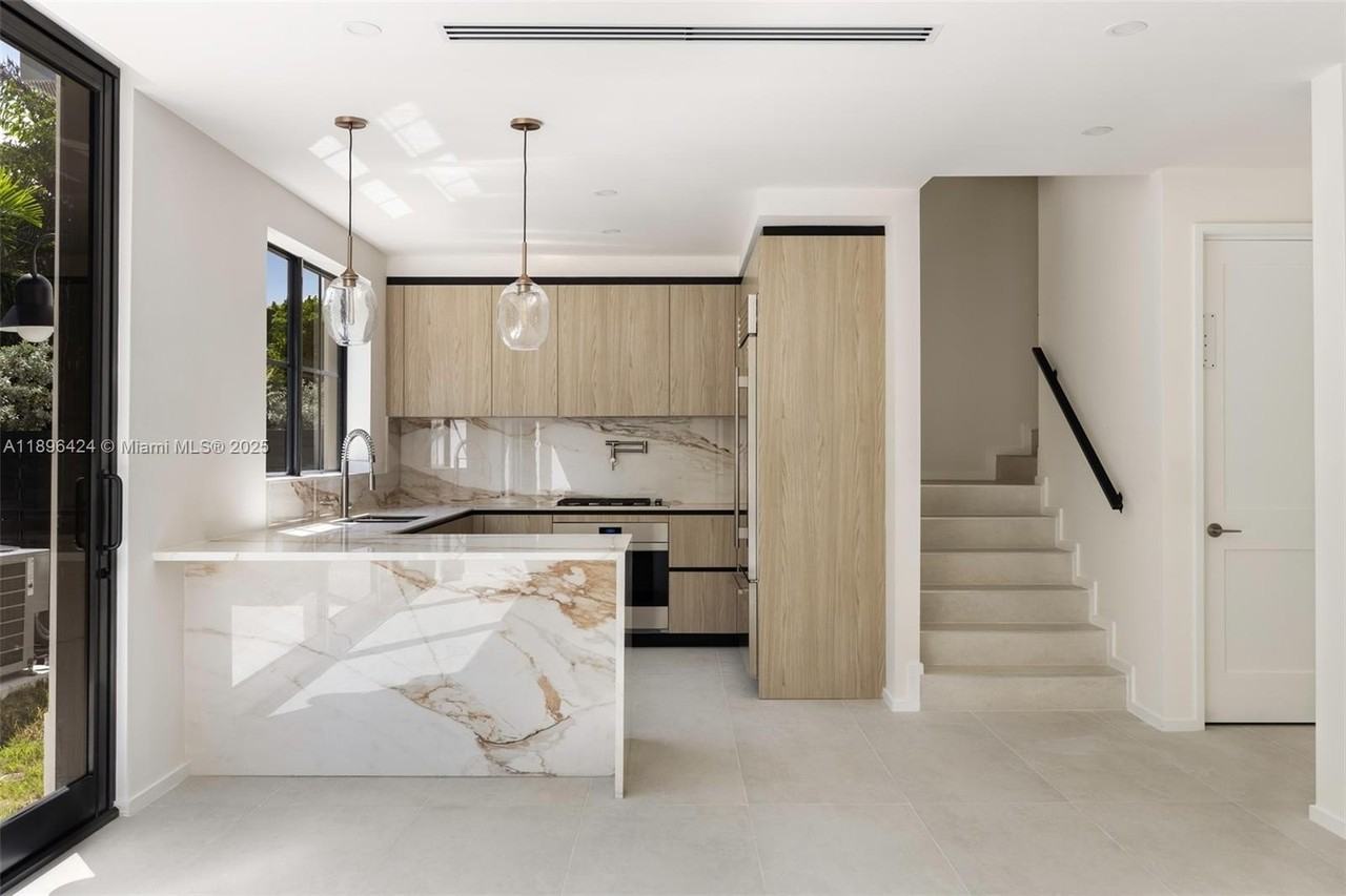 7498 Sw 100th St #8 - Photo 4 of 50