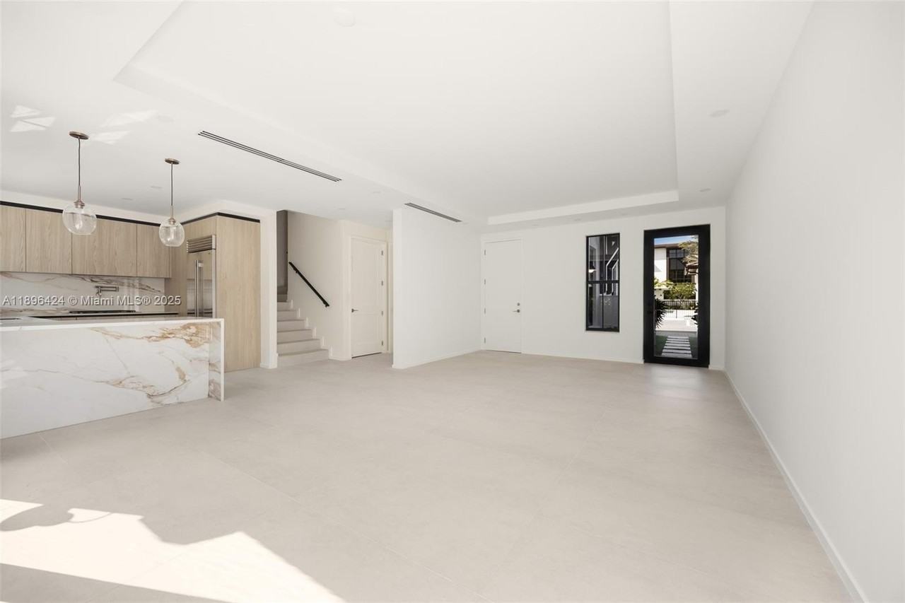 7498 Sw 100th St #8 - Photo 5 of 50