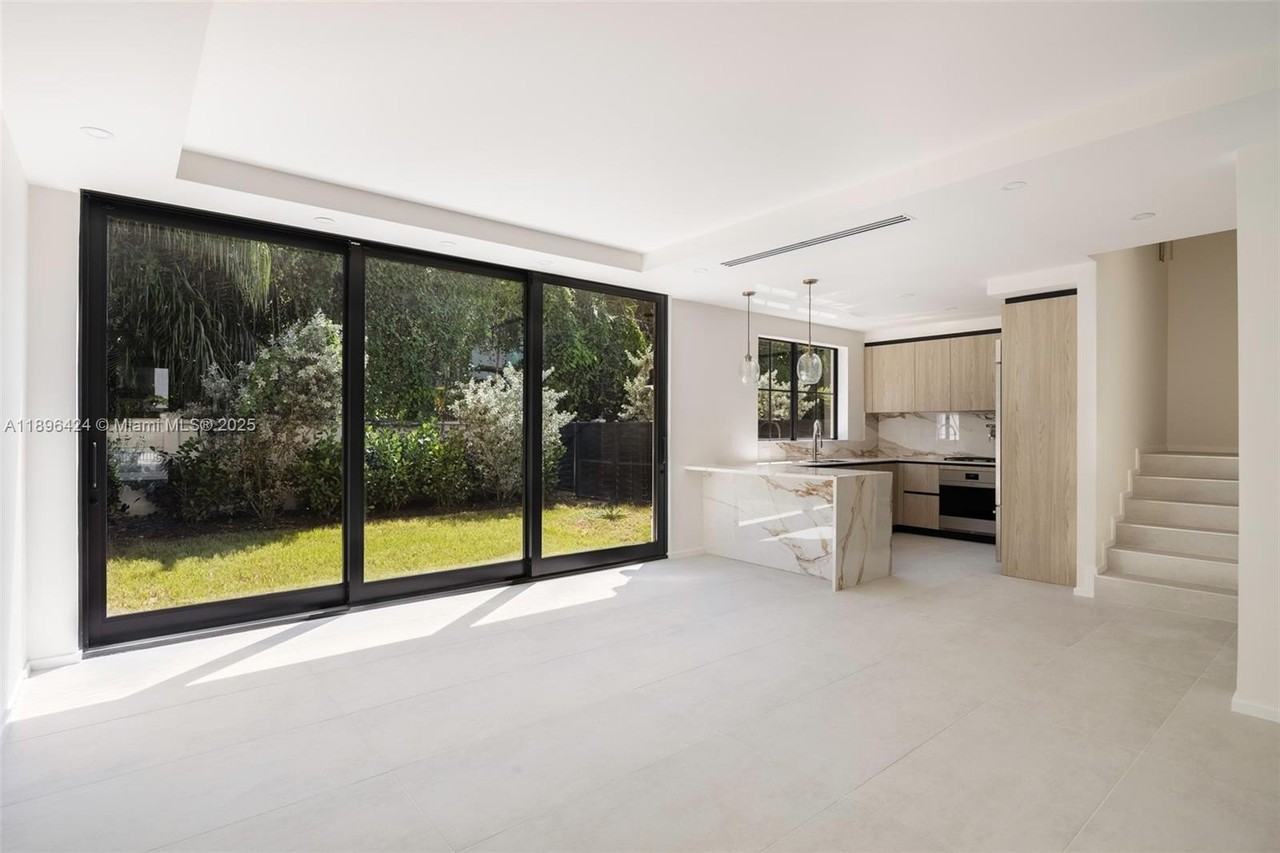 7498 Sw 100th St #8 - Photo 6 of 50