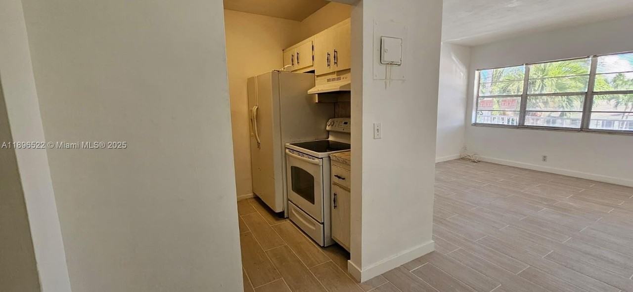 230 Sw 11th Ave #14 - Photo 5 of 20