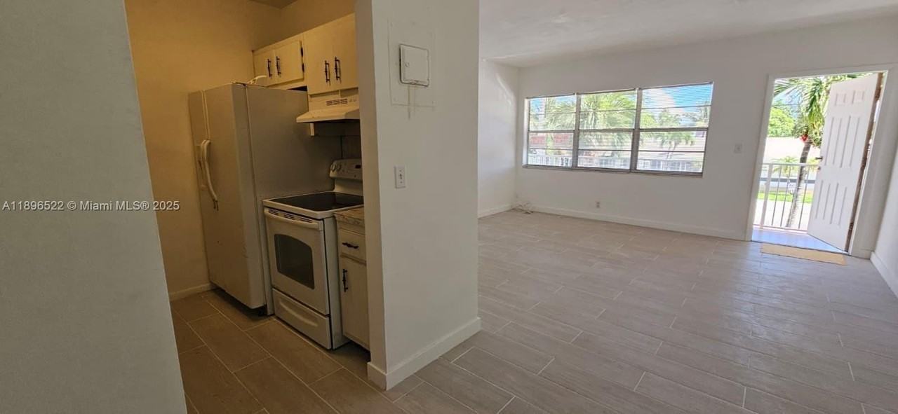 230 Sw 11th Ave #14 - Photo 6 of 20
