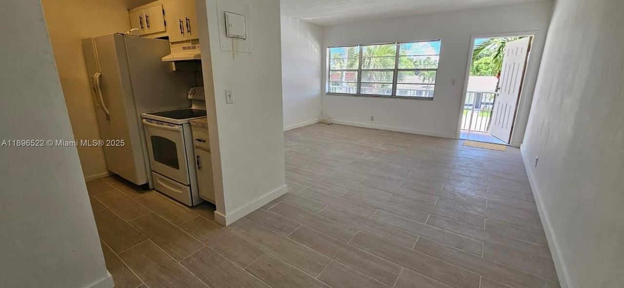 230 Sw 11th Ave #14 - Photo 7 of 20