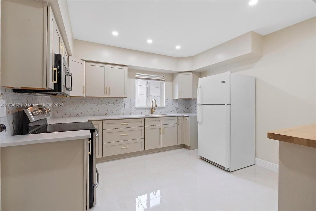 1221 Nw 34th Ave #1221 - Photo 6 of 33