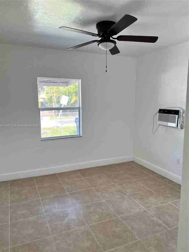 2588 Ne 182nd Ter #F - Photo 5 of 15