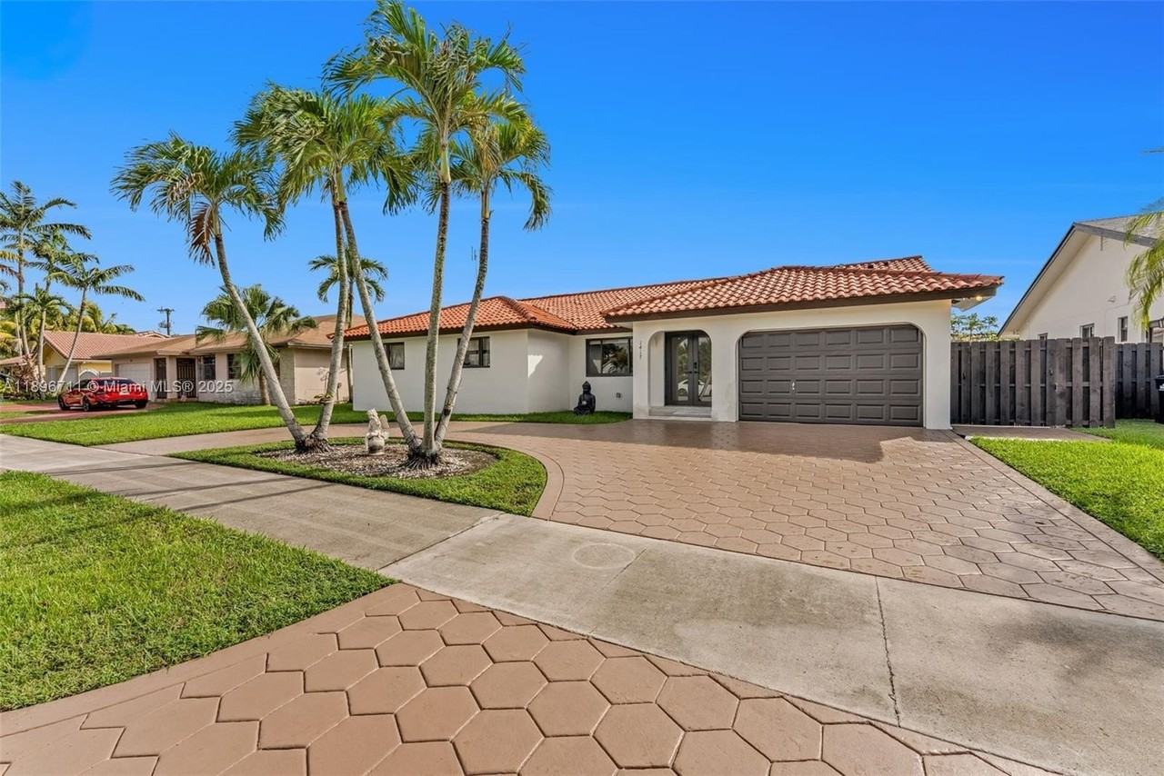 1417 Sw 139th Ave #1417 - Photo 2 of 27