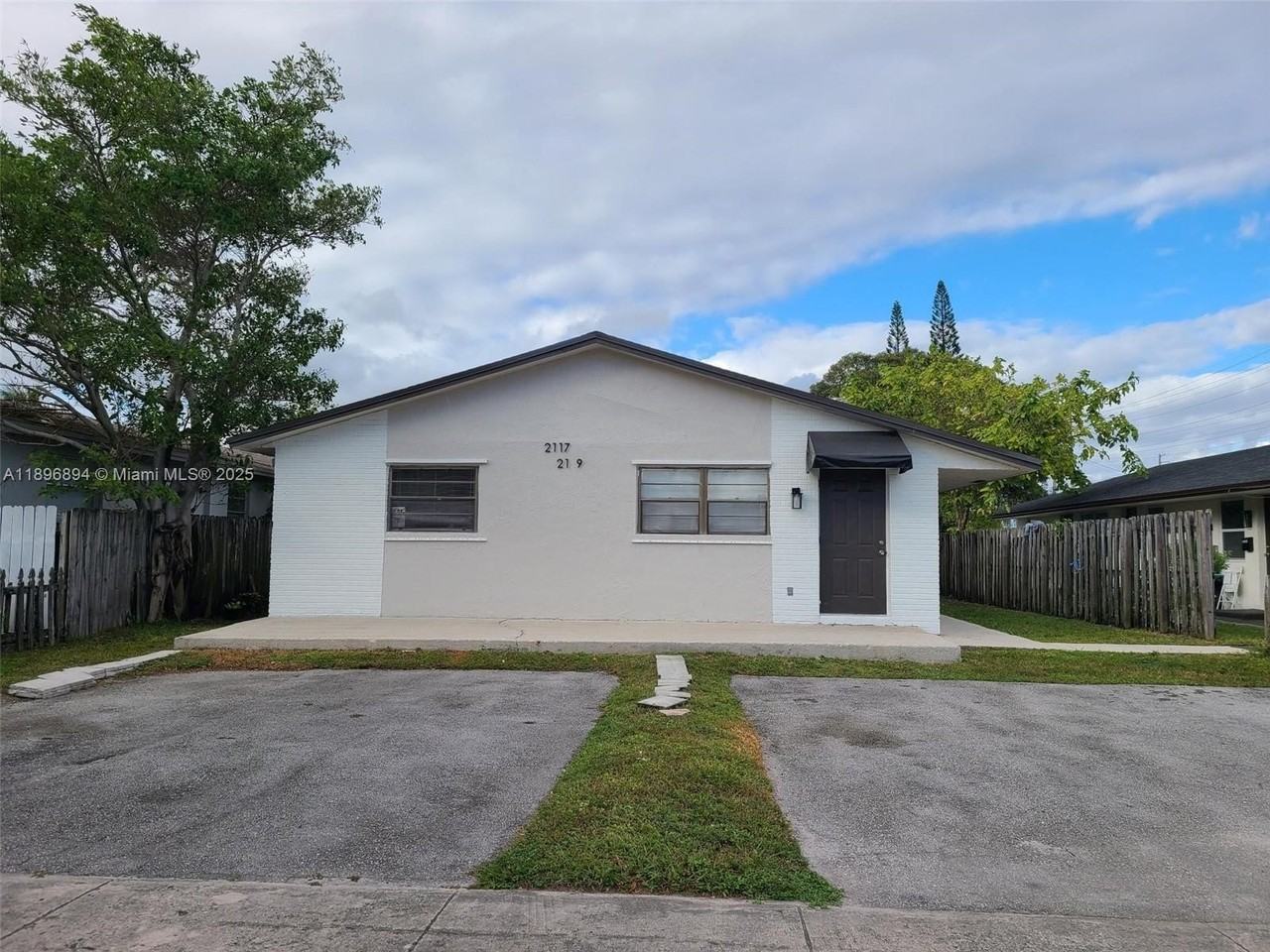 2117 Liberty St - Photo 2 of 8