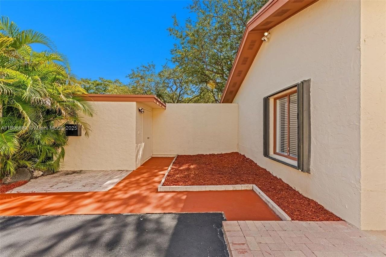 7688 Southwest 105th Place #0 - Photo 4 of 47