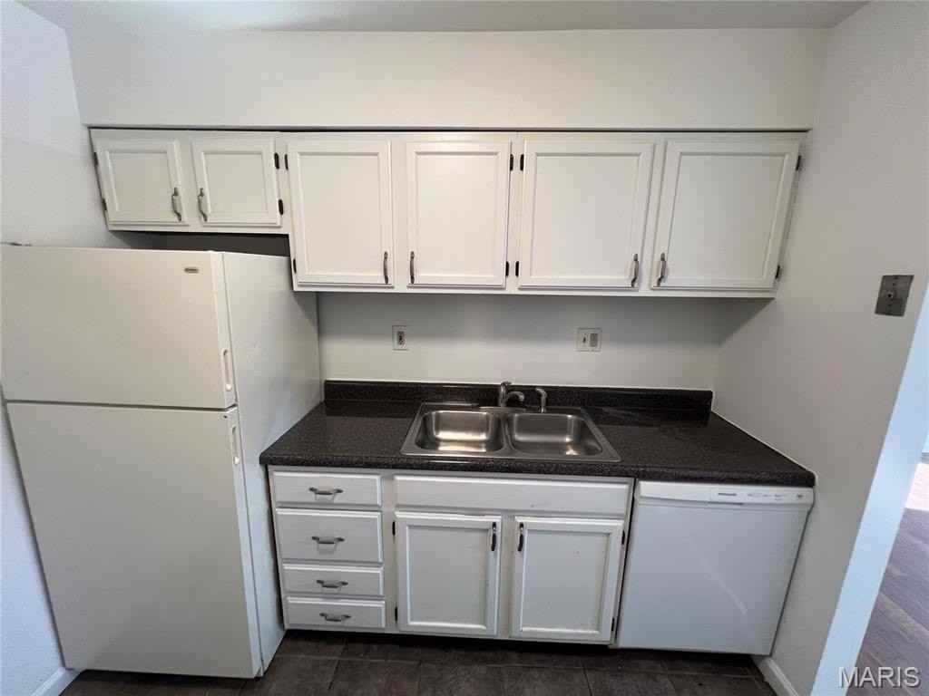 4390 Mcpherson Ave - Photo 4 of 21