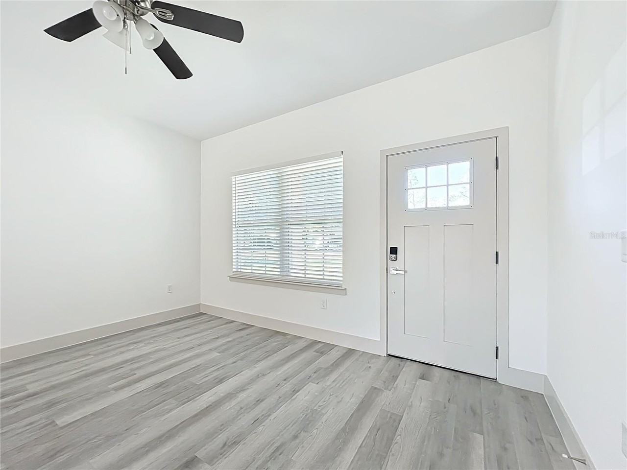 9301 N Akola Way - Photo 4 of 49