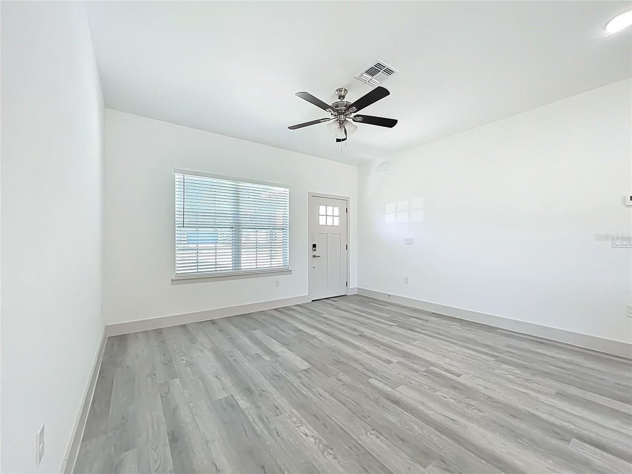 9301 N Akola Way - Photo 6 of 49