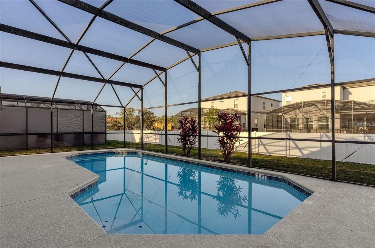 1175 Seasons Boulevard - Photo 5 of 30