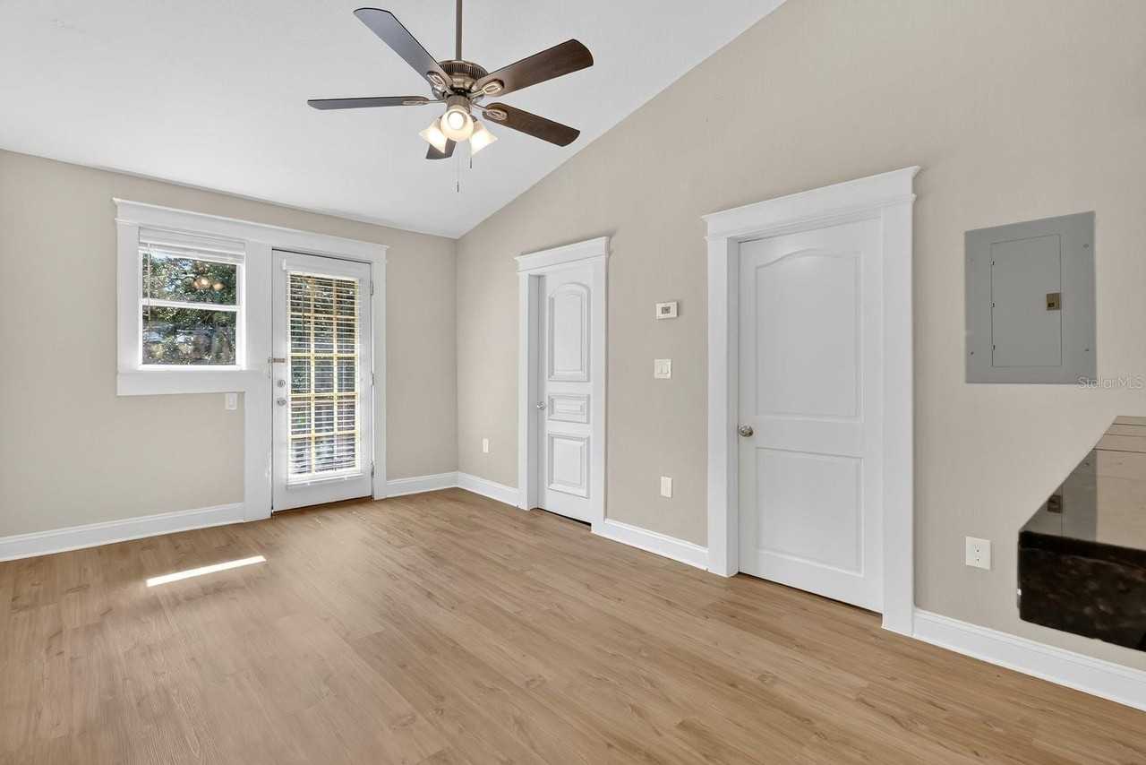 614 E Anderson St - Photo 4 of 22