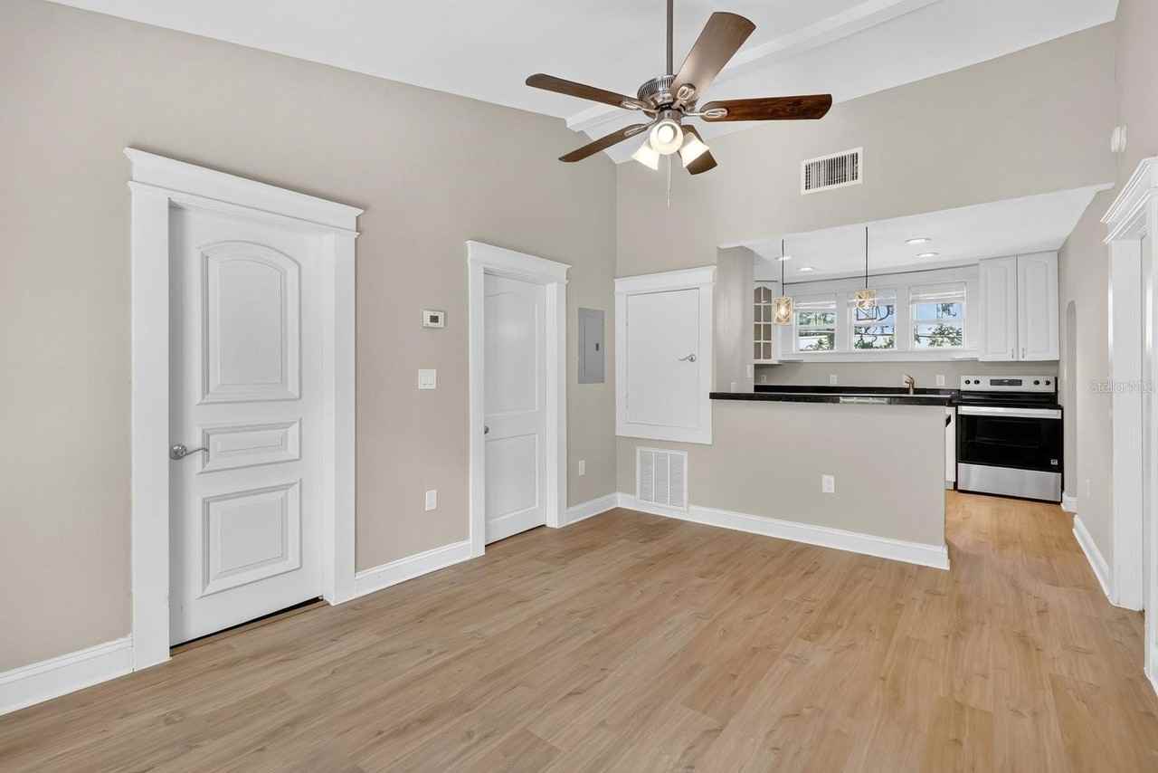 614 E Anderson St - Photo 5 of 22