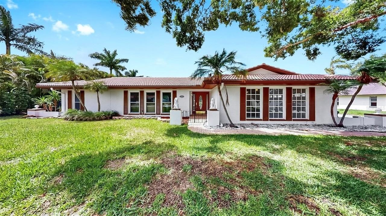 2401 Roberta Ln - Photo 2 of 50