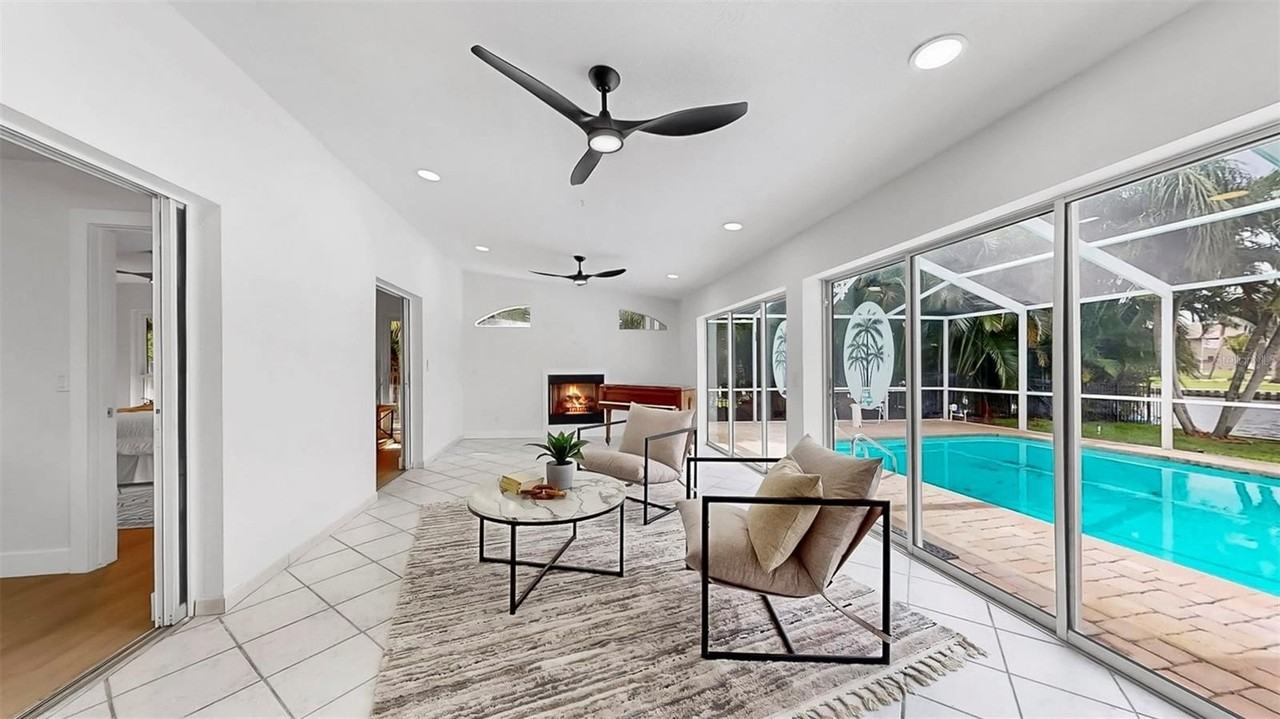 2401 Roberta Ln - Photo 4 of 50