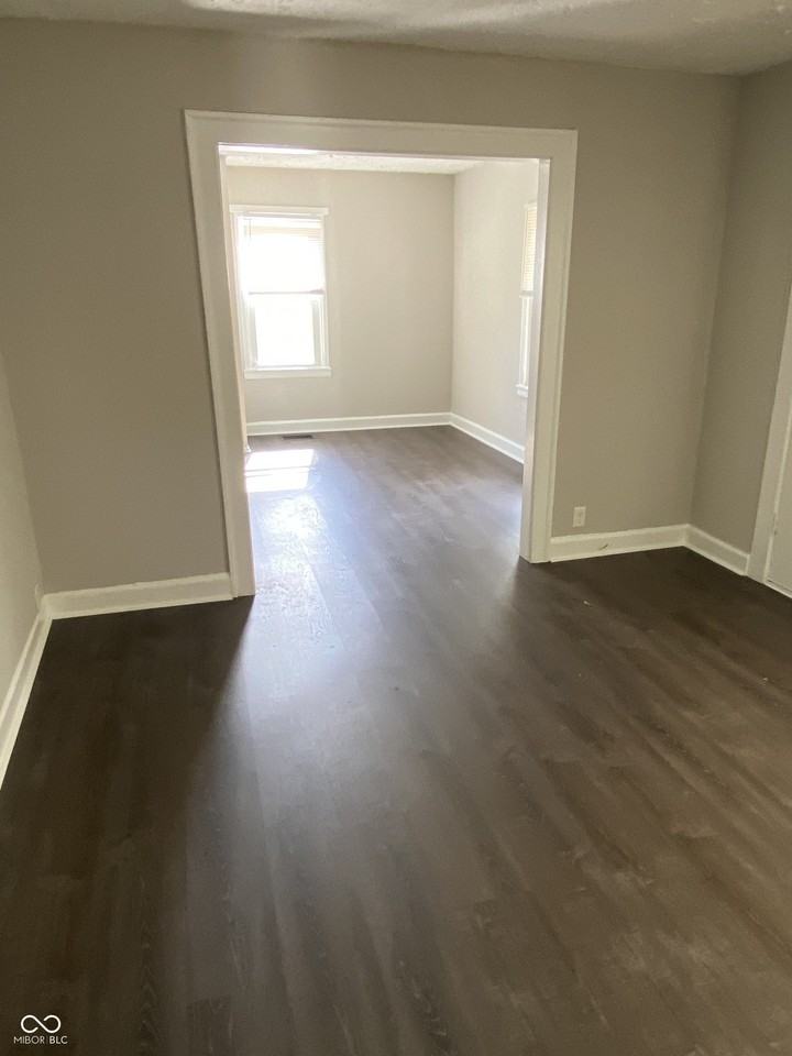 2373 N Oxford St - Photo 3 of 17