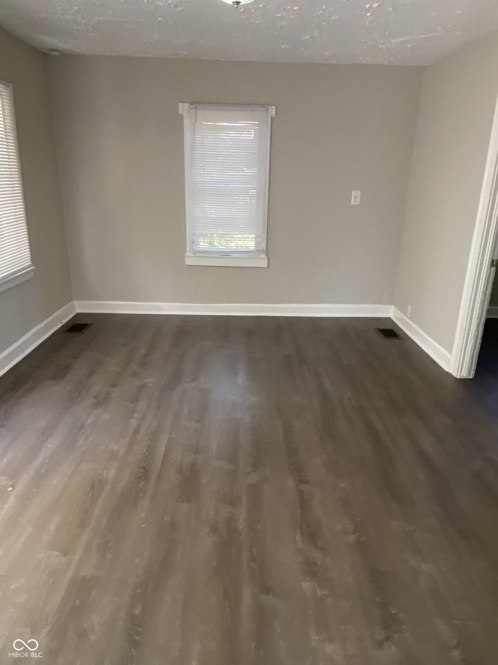 2373 N Oxford St - Photo 4 of 17