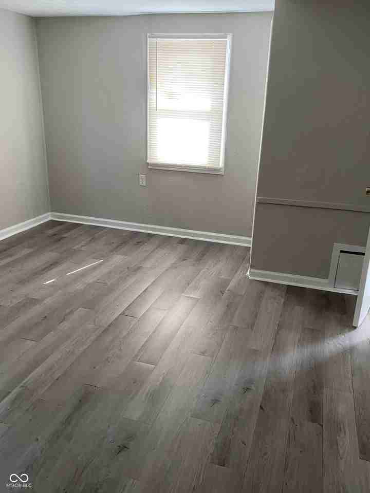 2373 N Oxford St - Photo 5 of 17