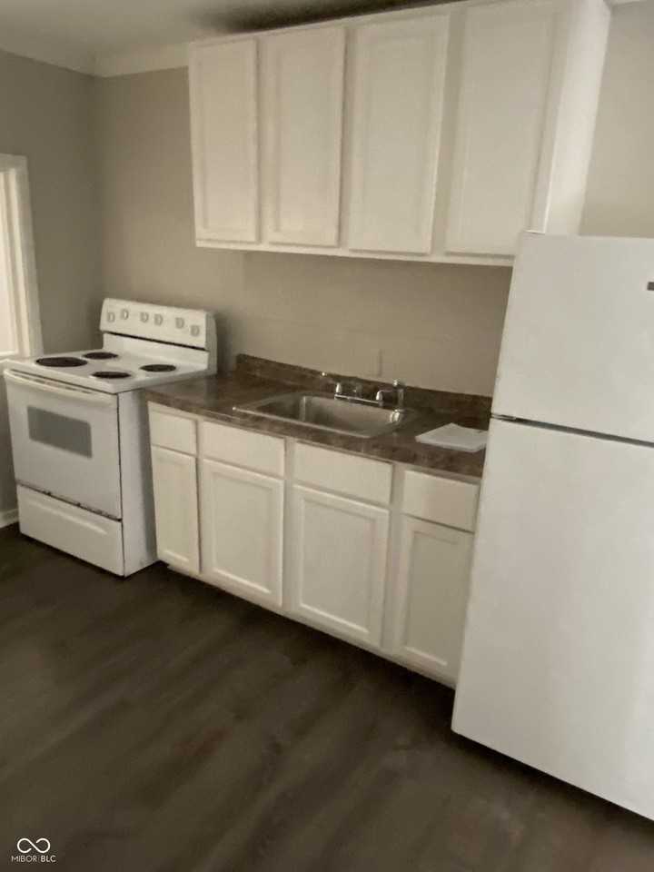 2373 N Oxford St - Photo 6 of 17