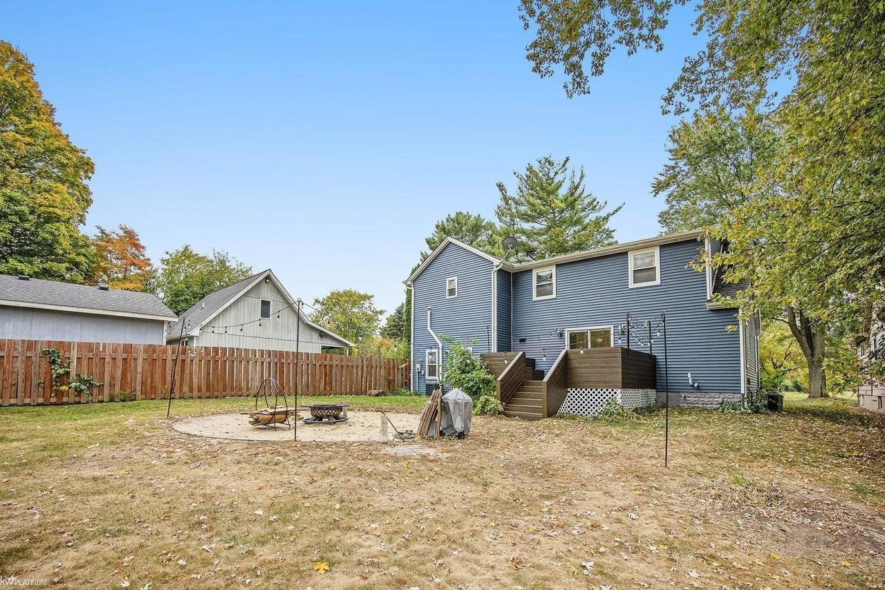 4162 Pine Grove Ave - Photo 4 of 23