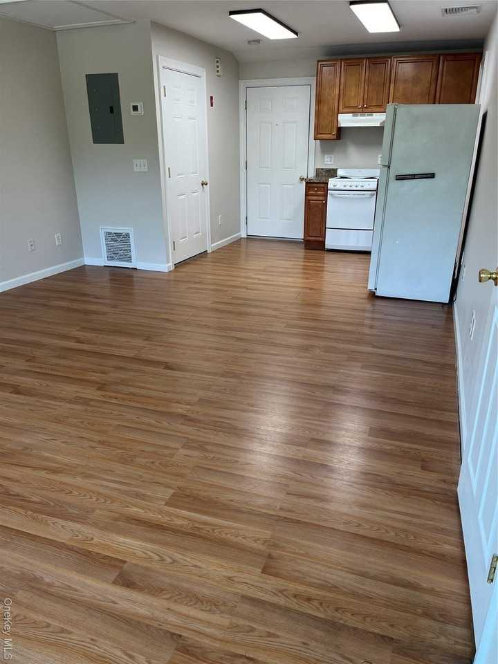 2064 E Main St - Photo 2 of 8